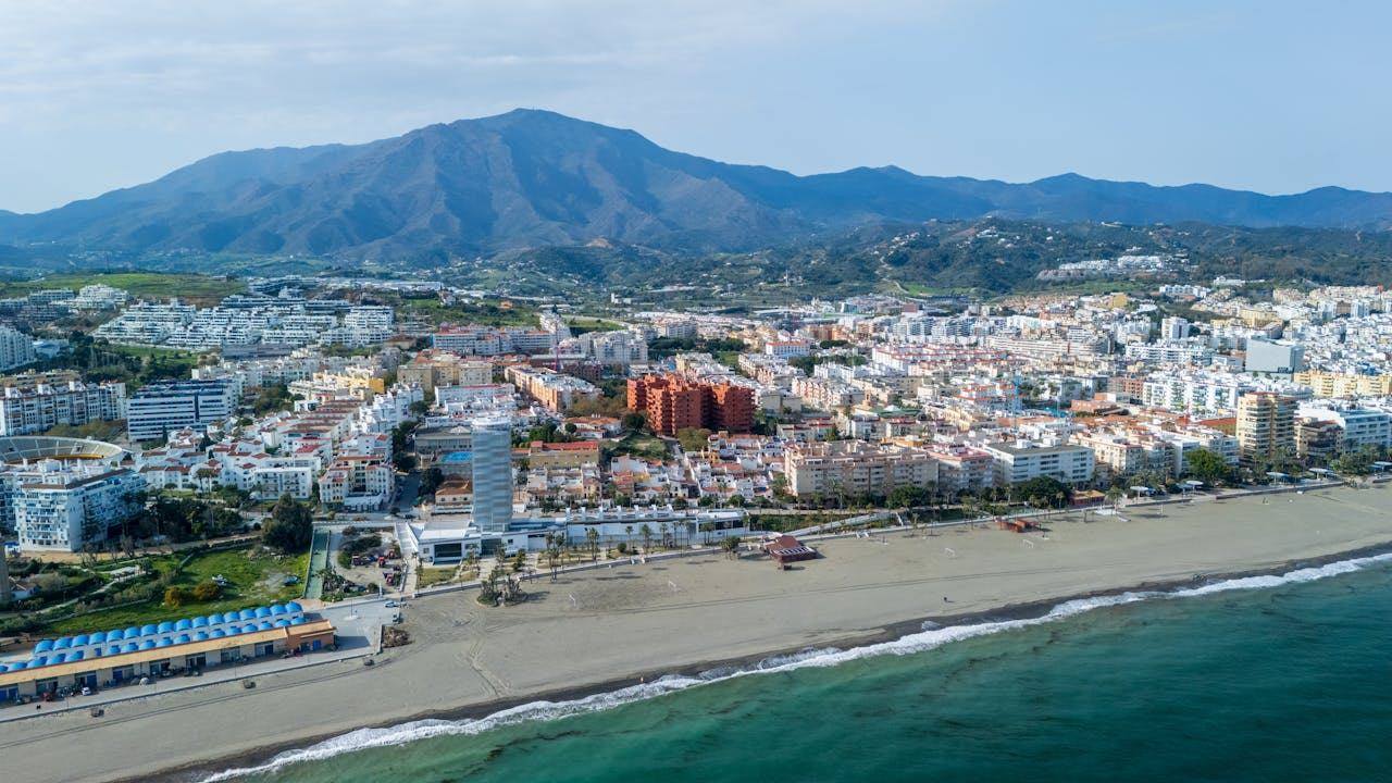 Why 12 km changes everything: airport proximity and Alhaurín de la Torre rental dynamics